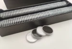 Dobozos érmekapszula, 100 db 46 mm-es, fekete betéttel, elegáns kartondobozban