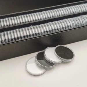 Dobozos érmekapszula, 100 db 46 mm-es, fekete betéttel, elegáns kartondobozban